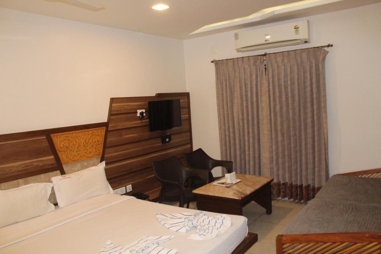 Annai In Saravana Bhavan Fine Stay And Restaurant Velanganni Εξωτερικό φωτογραφία