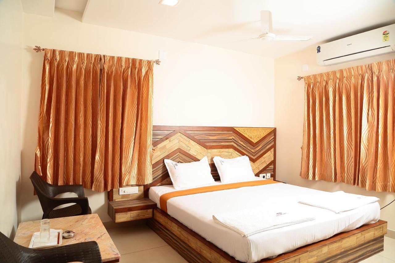 Annai In Saravana Bhavan Fine Stay And Restaurant Velanganni Εξωτερικό φωτογραφία