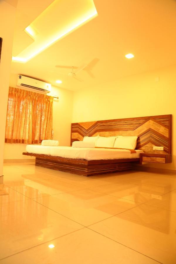 Annai In Saravana Bhavan Fine Stay And Restaurant Velanganni Εξωτερικό φωτογραφία