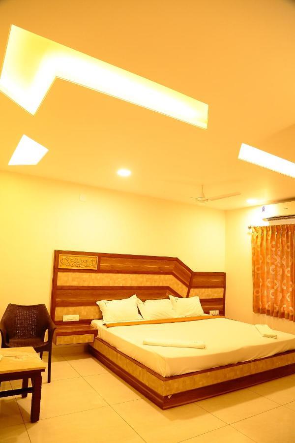 Annai In Saravana Bhavan Fine Stay And Restaurant Velanganni Εξωτερικό φωτογραφία