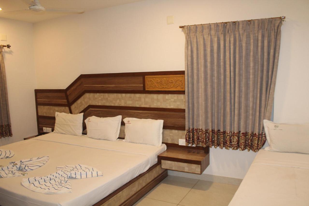 Annai In Saravana Bhavan Fine Stay And Restaurant Velanganni Εξωτερικό φωτογραφία